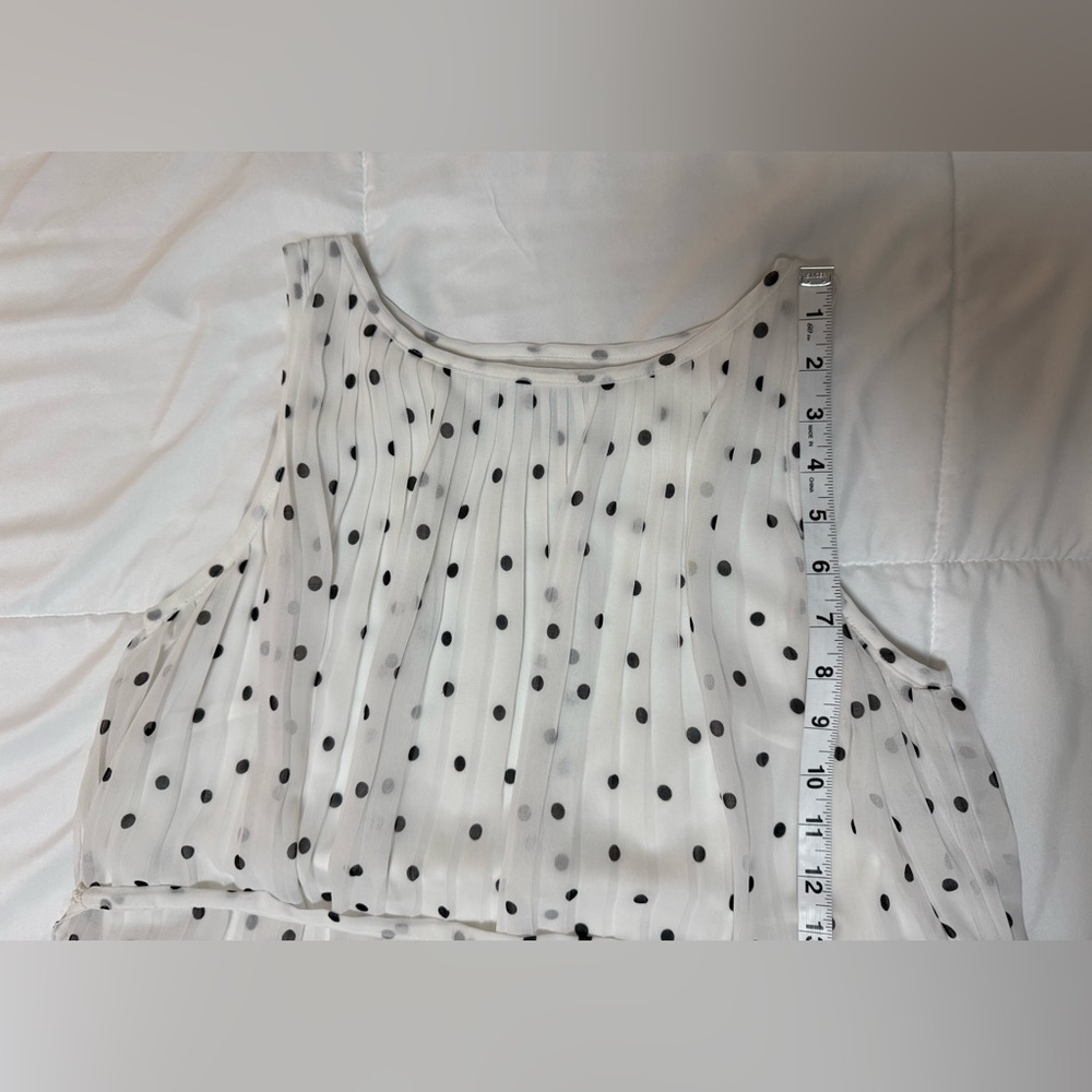 Pleated polka dot dress. Banana Republic size 4P. - Picture 7 of 8